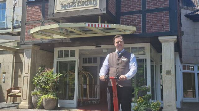 Frank Simon: Gästebetreuer - Romantikhotel Jagdhaus Eiden