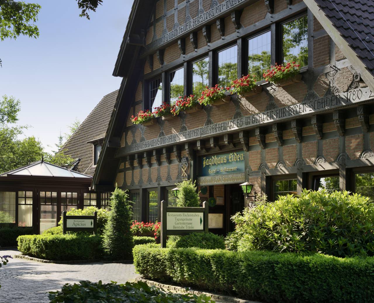Außenansicht des Romantikhotel Jagdhaus Eiden in Bad Zwischenahn
