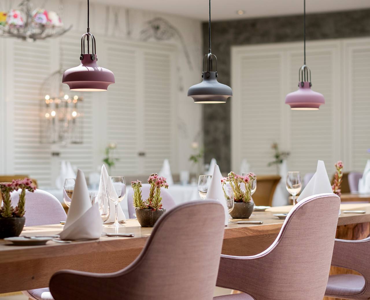 Gedeckter Tisch im Restaurant des Romantikhotel Jagdhaus Eiden in Bad Zwischenahn