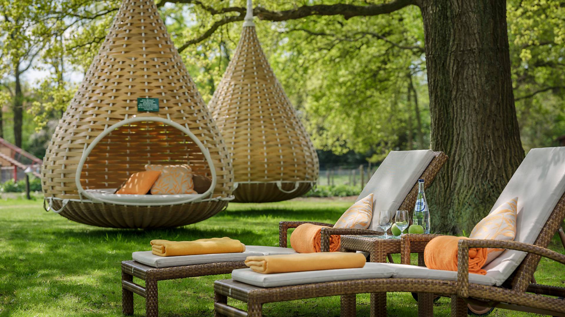 Ruhebereiche im Garten des Romantikhotel Jagdhaus Eiden in Bad Zwischenahn