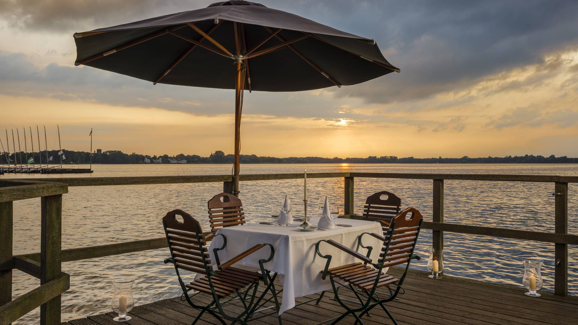 Privattisch mit Blick auf das Zwischenahner Meer in Niedersachsen